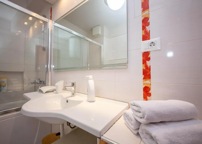Apartment Blloku Unique 3 *