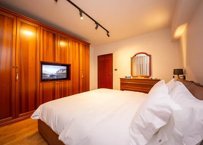 Apartment Blloku Unique 3 *