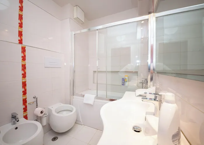 Blloku Unique 3 ティラナ