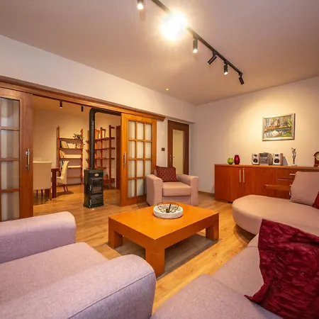 Blloku Unique 3 * Tirana