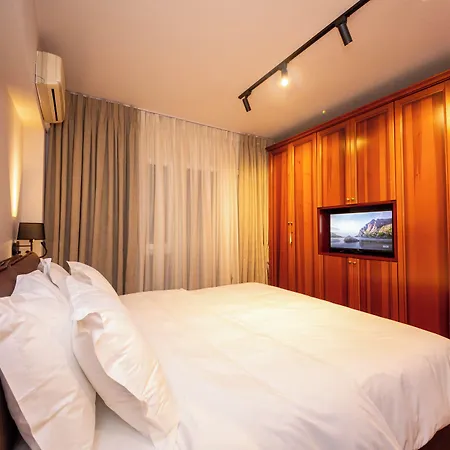 Blloku Unique 3 تيرانا