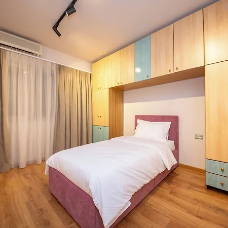 Blloku Unique 3 * Tirana