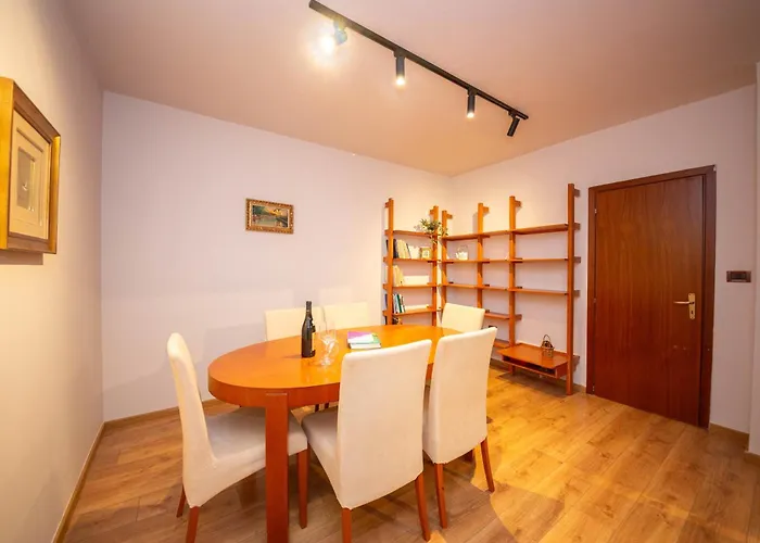 Blloku Unique 3 تيرانا