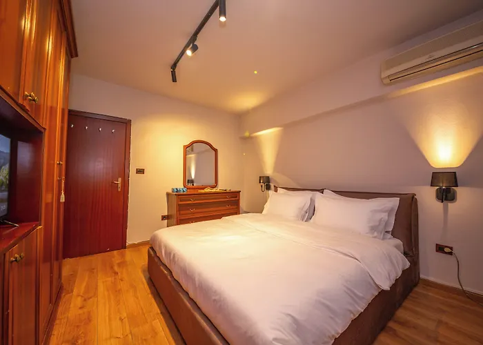 Blloku Unique 3 * Tirana