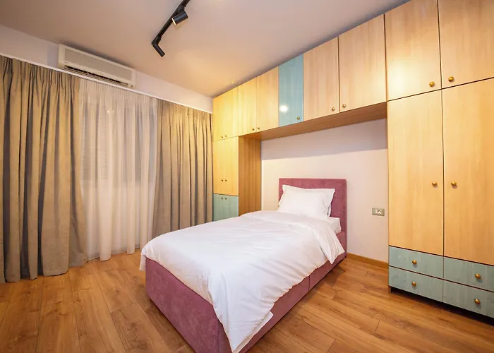 Blloku Unique 3 * Tirana